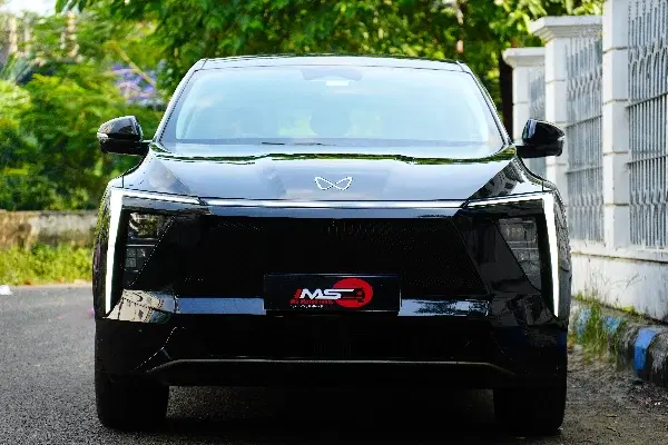 Mahindra XEV 9e Three B79